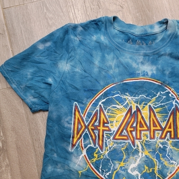 2/$20 Def Leppard Cropped T Shirt M - Picture 2 of 8